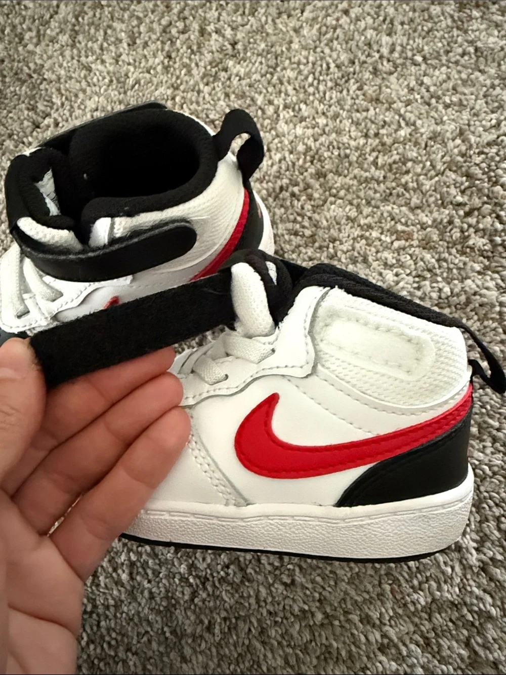 Nike Toddler Court Borough Mid 2 white/black/red size 5C
